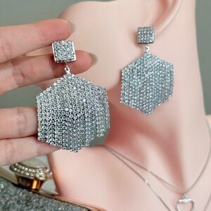 ⚜️ Chic Silver Dangle Earrings With Crystals